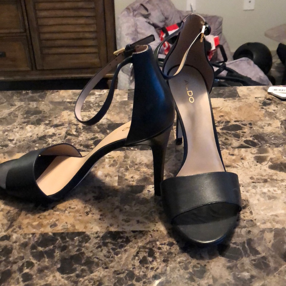 Aldo size 9 US women’s beautiful black shoes